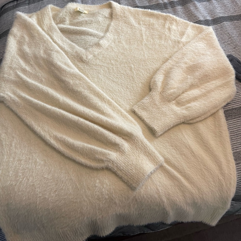 Women’s soft v neck sweater